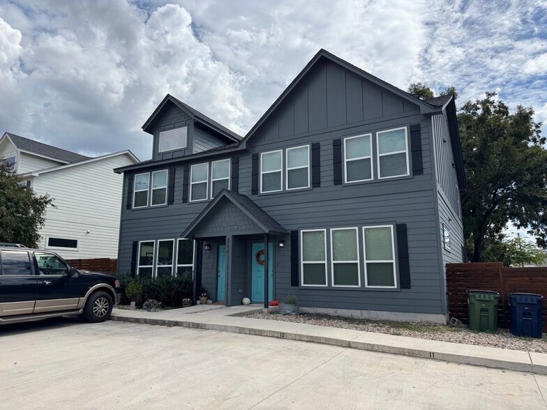 Burnet Single Family & Duplex Portfolio portfolio of 6 properties for sale on LoopNet.com - Primary Photo - Image 2 of 6