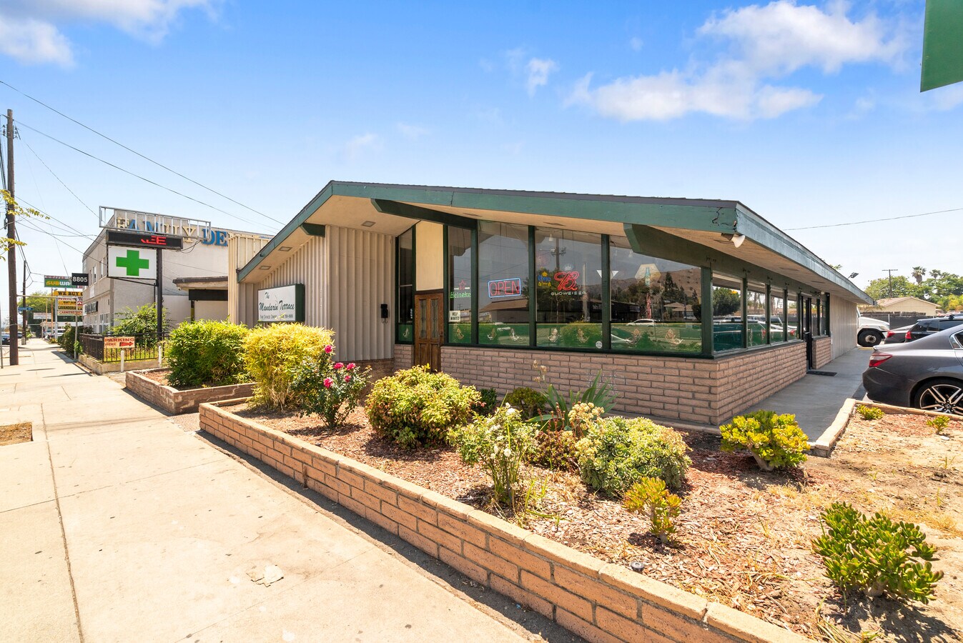 8815 Sunland Blvd, Sun Valley, CA 91352