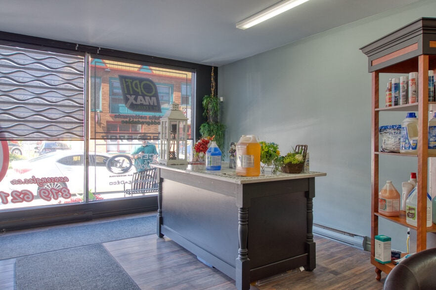 1578 Av Saint-Louis, Plessisville, QC for sale - Interior Photo - Image 3 of 12