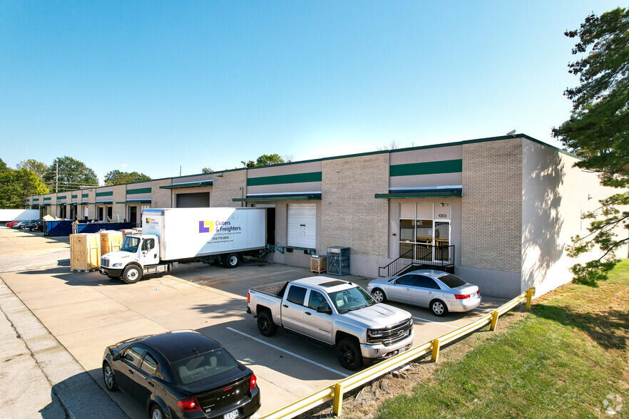 1067-1083 N Warson Rd, Saint Louis, MO for lease - Primary Photo - Image 1 of 3