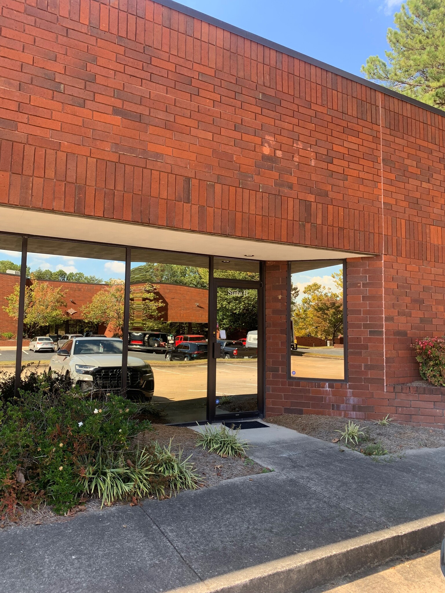 2046 W Park Pl, Stone Mountain, GA for lease Building Photo- Image 1 of 10