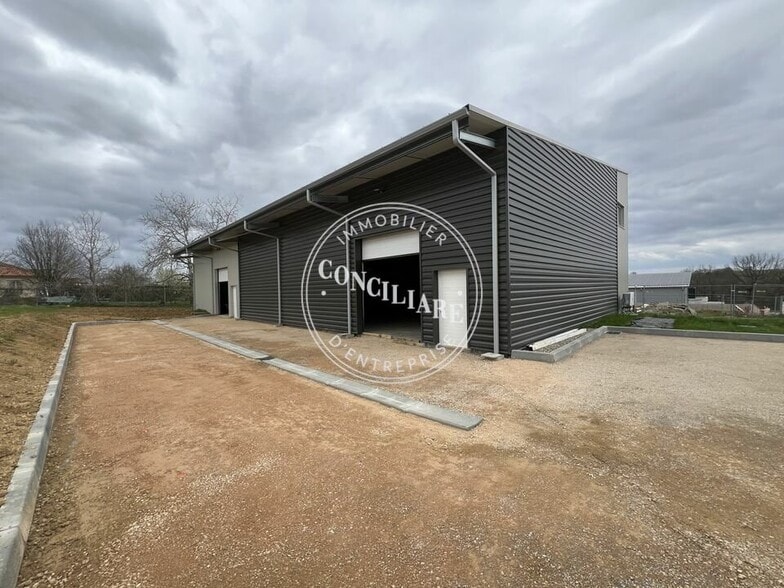 Industrial in Garidech for lease - Building Photo - Image 2 of 4