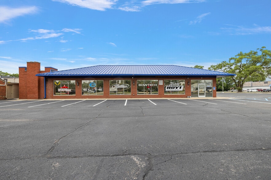 47979 Van Dyke, Shelby Township, MI for sale - Building Photo - Image 2 of 15