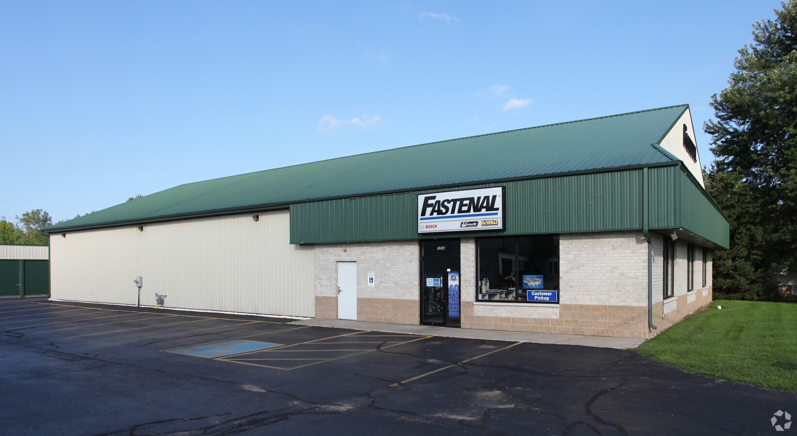 1718 Velp Ave, Green Bay, WI 54303