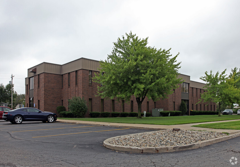 40400 Ann Arbor Rd, Plymouth, MI for lease - Building Photo - Image 2 of 2