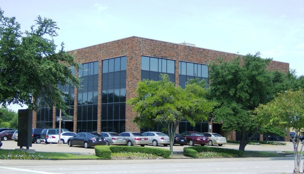 407 N Cedar Ridge Dr, Duncanville, TX for lease - Primary Photo - Image 1 of 78