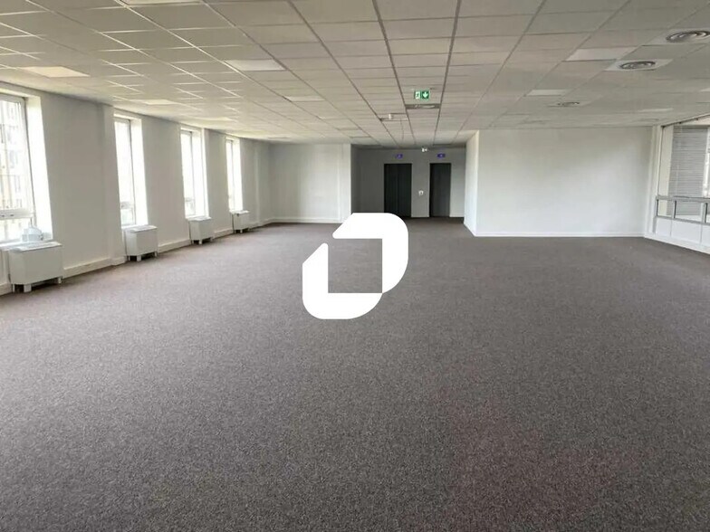 Office in Cergy for lease - Building Photo - Image 1 of 10