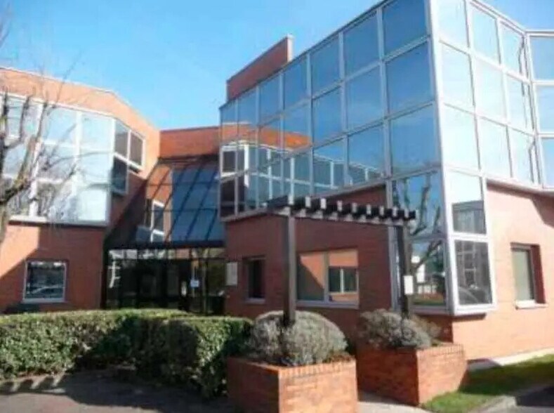 Office in Nanterre for lease - Building Photo - Image 1 of 1