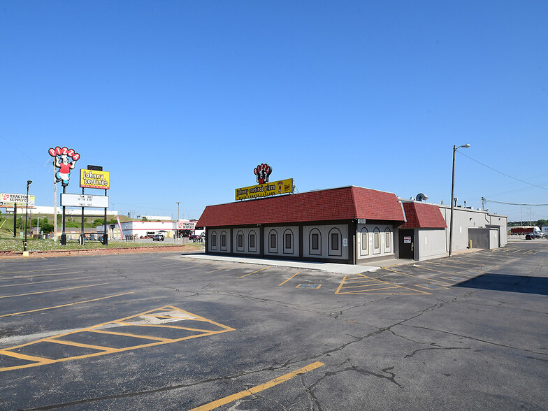 7880-7890 L St, Omaha, NE for sale - Building Photo - Image 1 of 39