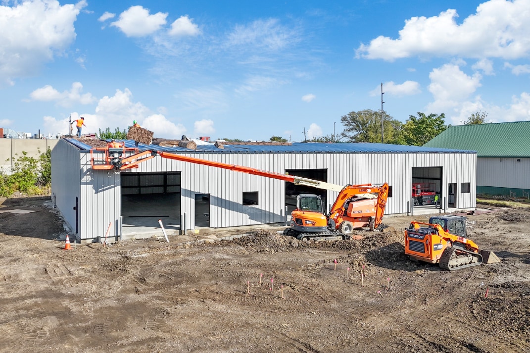 335 NW 43rd Pl, Des Moines, IA for lease Building Photo- Image 1 of 3