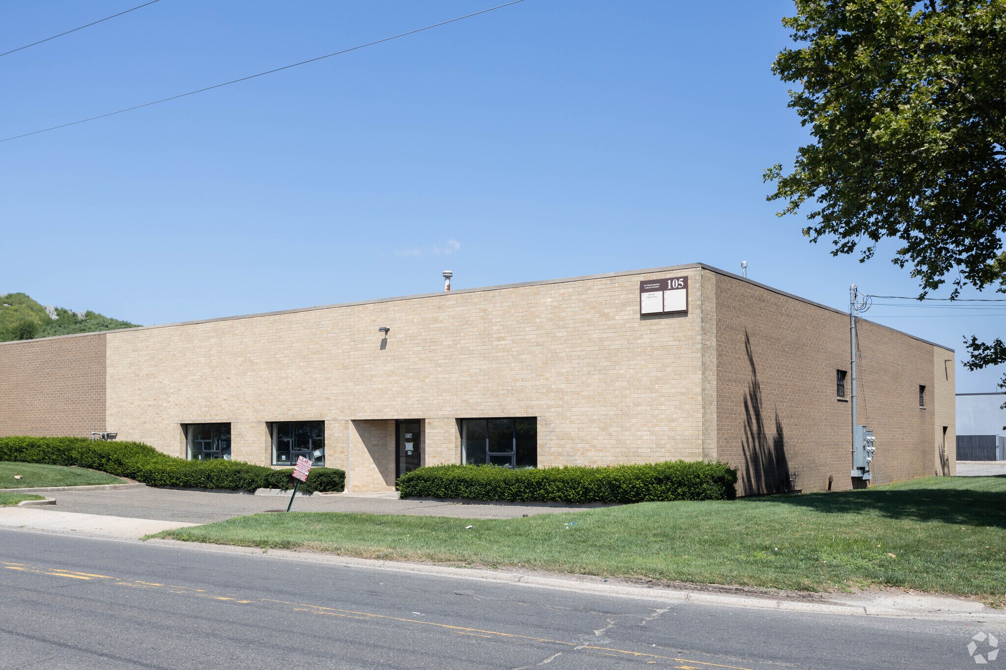 105 Edison Ave, Babylon, NY 11704