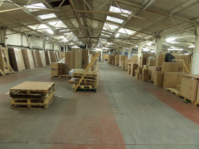 Main Ave, Bridgend for lease - Building Photo - Image 3 of 5