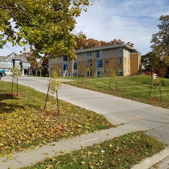 421 College Ave, Des Moines, IA for sale - Building Photo - Image 2 of 8
