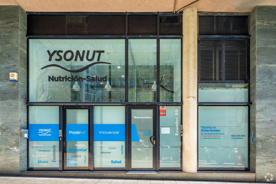 Retail in Barcelona, Barcelona for lease - Building Photo - Image 3 of 7