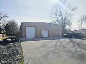 4126 W Junction St, Springfield, MO for lease Building Photo- Image 1 of 7