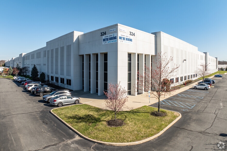 324 Half Acre Rd, Cranbury, NJ for sale - Primary Photo - Image 1 of 1