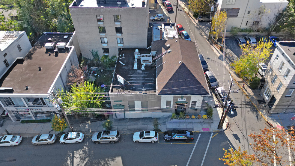 24-32 Dempsey, Edgewater, NJ for sale - Building Photo - Image 3 of 9