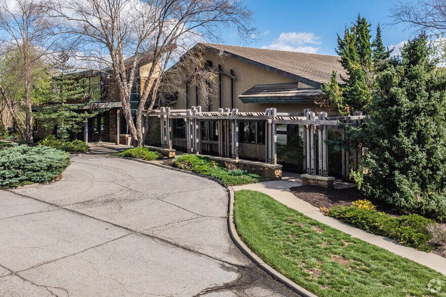 25055 W Valley Pky, Olathe, KS for sale - Building Photo - Image 2 of 13