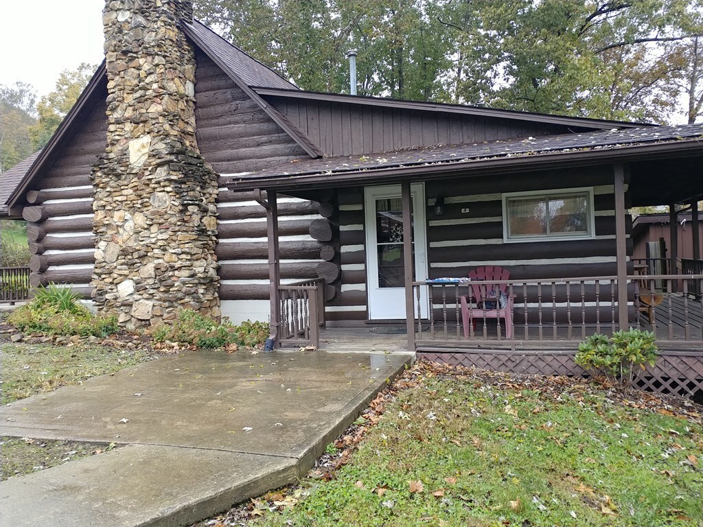 398 Pike Lake Rd, Bainbridge Village, OH for sale Primary Photo- Image 1 of 1