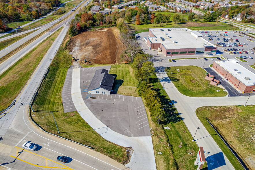 5609 E Saint Charles Rd, Columbia, MO for sale - Primary Photo - Image 1 of 25