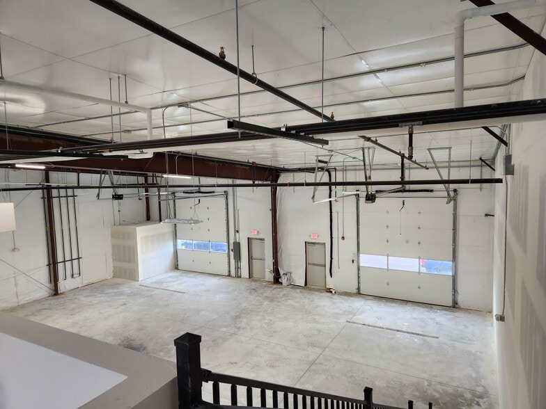 1109 Southgate Dr, Windsor, CO for lease - Interior Photo - Image 3 of 17