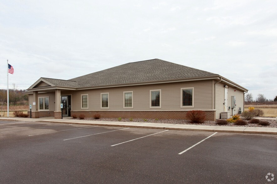 112 Independence Dr, Elk Mound, WI 54739