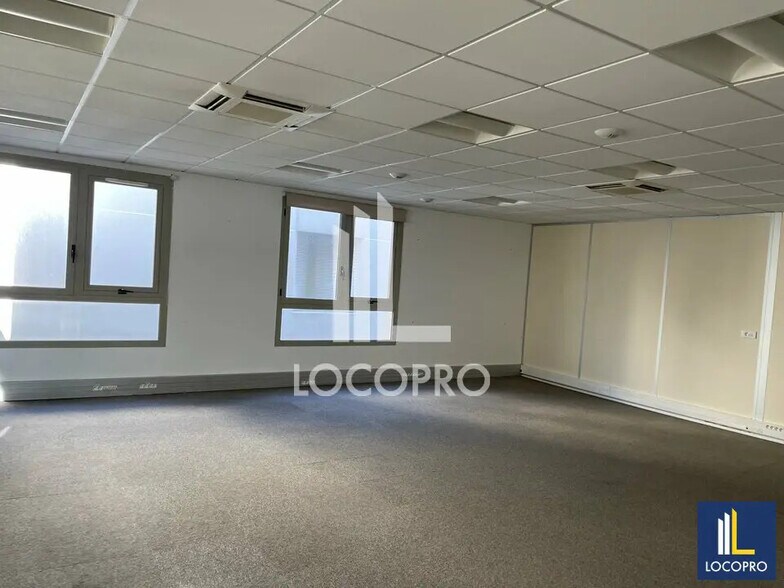 Retail in SOPHIA ANTIPOLIS for lease - Building Photo - Image 3 of 37