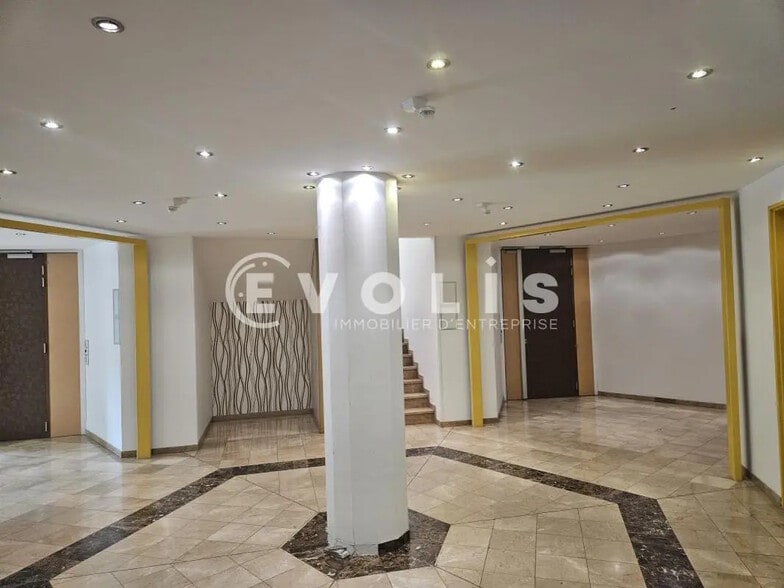 Route De L'orme Des Merisiers, Saint-Aubin for lease - Lobby - Image 2 of 16