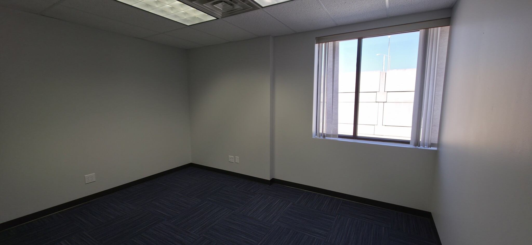 311 3rd Ave SE, Cedar Rapids, IA for lease Interior Photo- Image 1 of 2