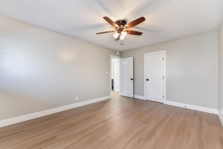 5364 Garfield Ave, Sacramento, CA for sale - Interior Photo - Image 3 of 47