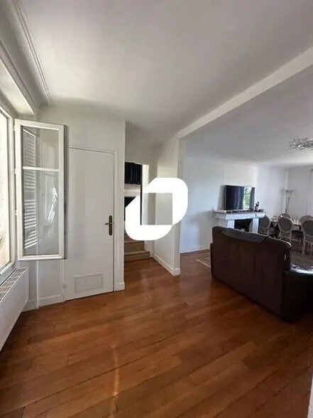 Office in Triel-sur-Seine for lease - Interior Photo - Image 2 of 7