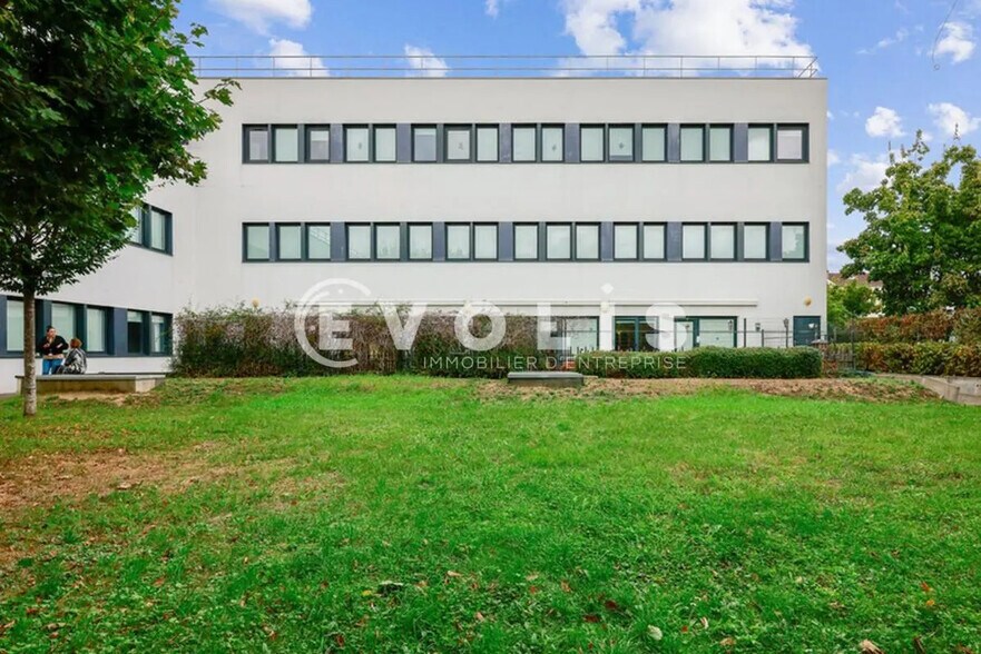 Office in Bondy for lease - Building Photo - Image 3 of 14