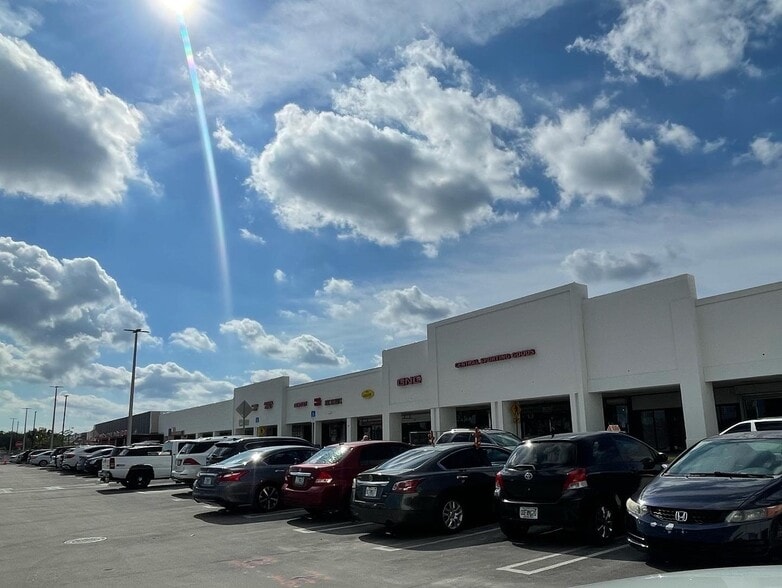 3701 NW 7th St, Miami, FL for lease - Building Photo - Image 1 of 4