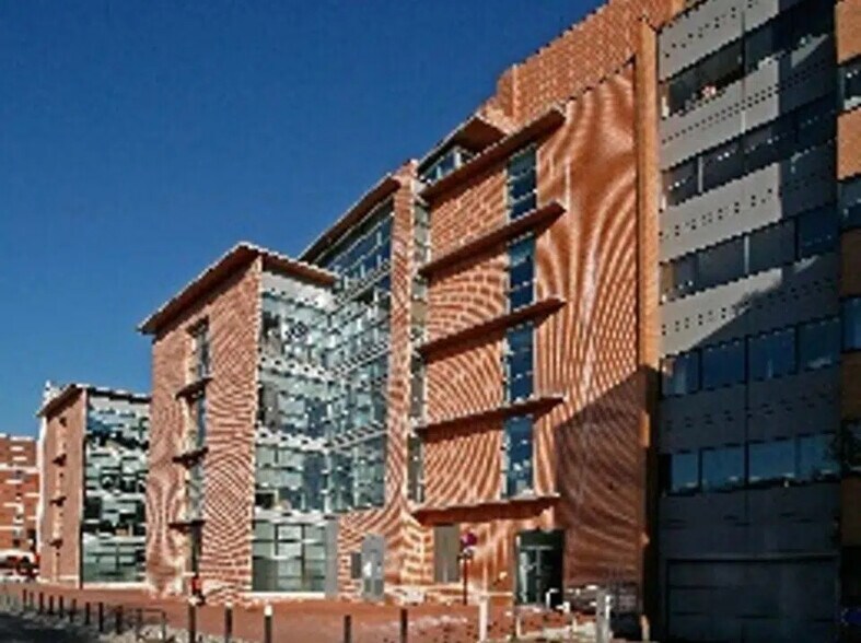 Office in Ivry-sur-Seine for lease - Building Photo - Image 3 of 5