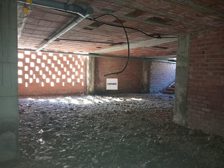 Industrial in Carrizo, León for sale - Building Photo - Image 2 of 4