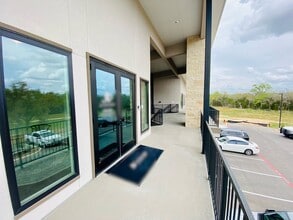 1878 Herbelin Rd, New Braunfels, TX for sale Interior Photo- Image 2 of 20