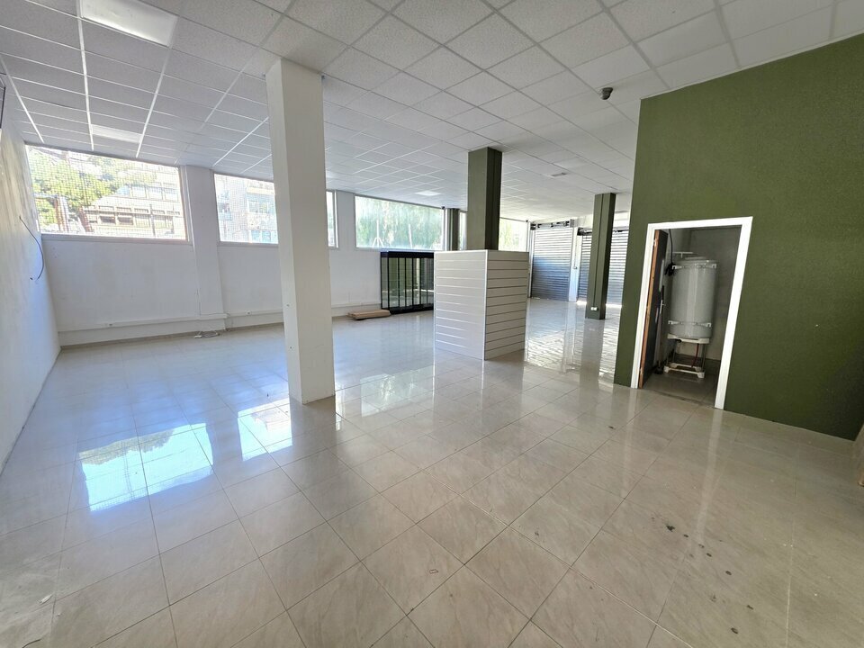 Retail in Nice for lease Building Photo- Image 1 of 9