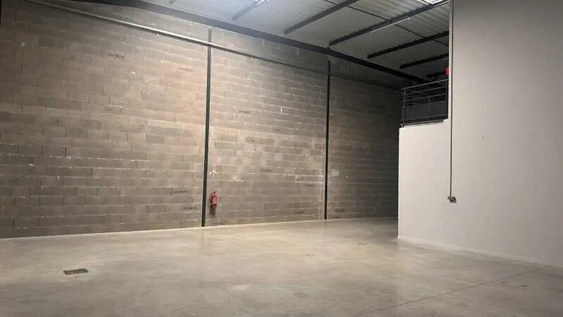 Industrial in Genay for lease - Interior Photo - Image 2 of 5