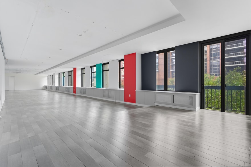 300-304 E 59th St, New York, NY for lease - Building Photo - Image 1 of 3