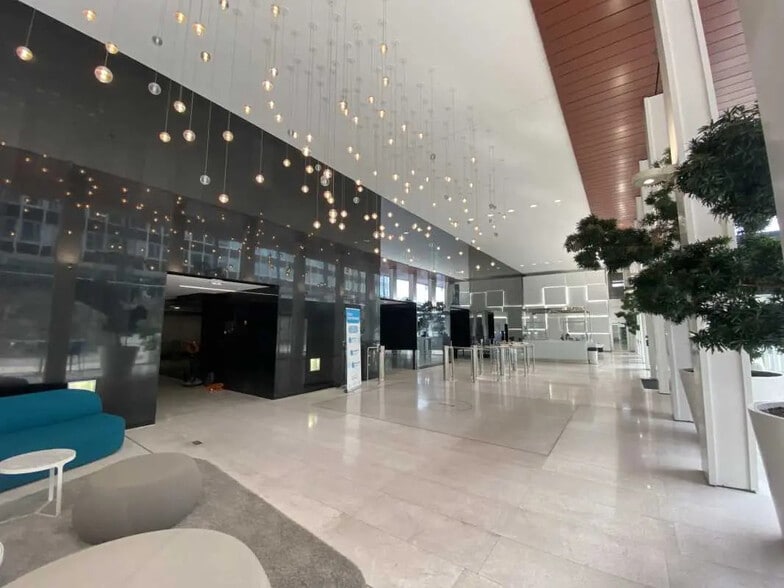 1 Terrasse Bellini, Puteaux for lease - Lobby - Image 3 of 21