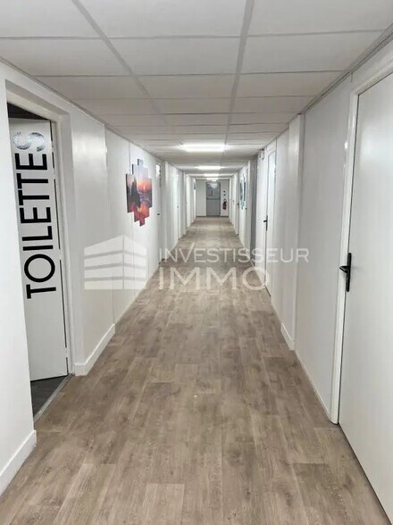 Office in Valenton for lease - Building Photo - Image 3 of 3