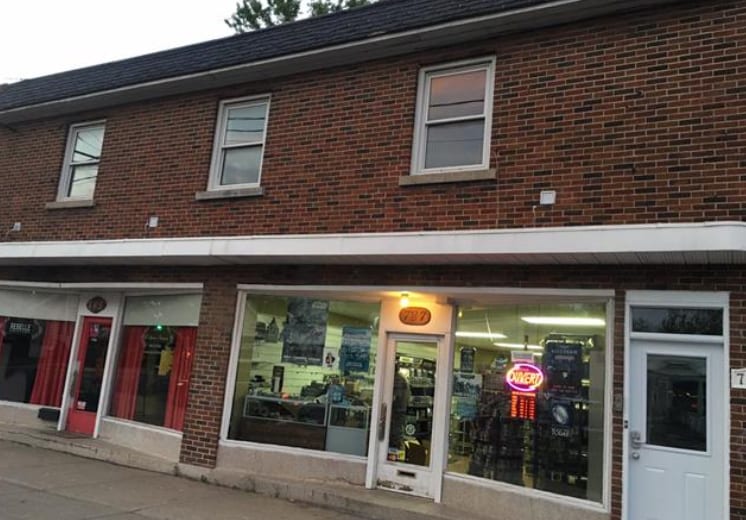 785 Rue Sainte-Hélène, Longueuil, QC for sale Primary Photo- Image 1 of 1