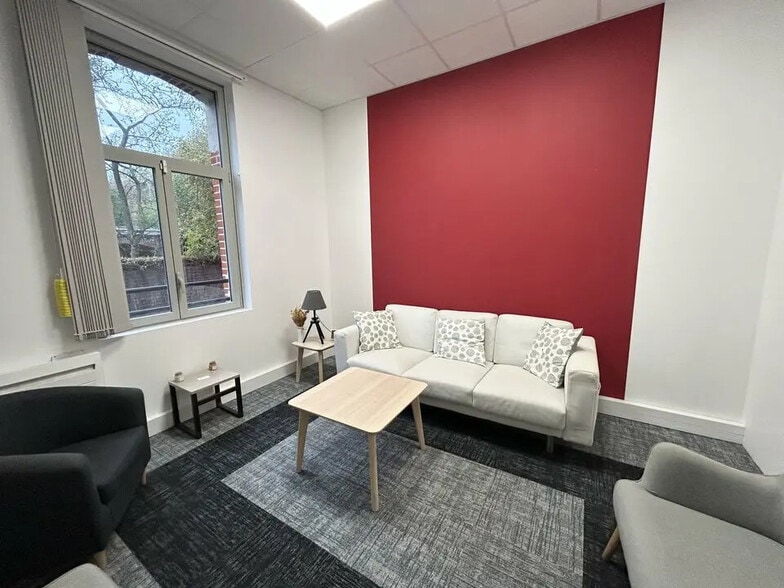 Office in La Madeleine for lease - Interior Photo - Image 2 of 12