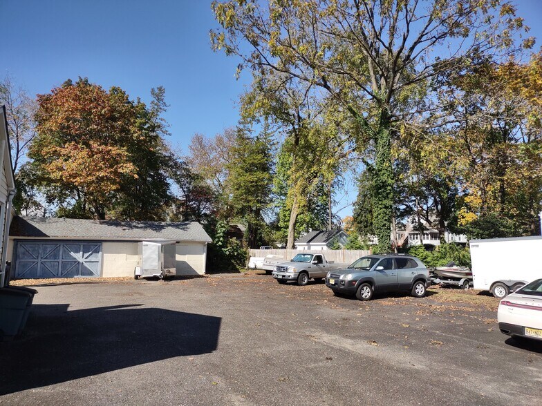 81 Egbert St, Pemberton, NJ 08068 Warehouse with home for sale