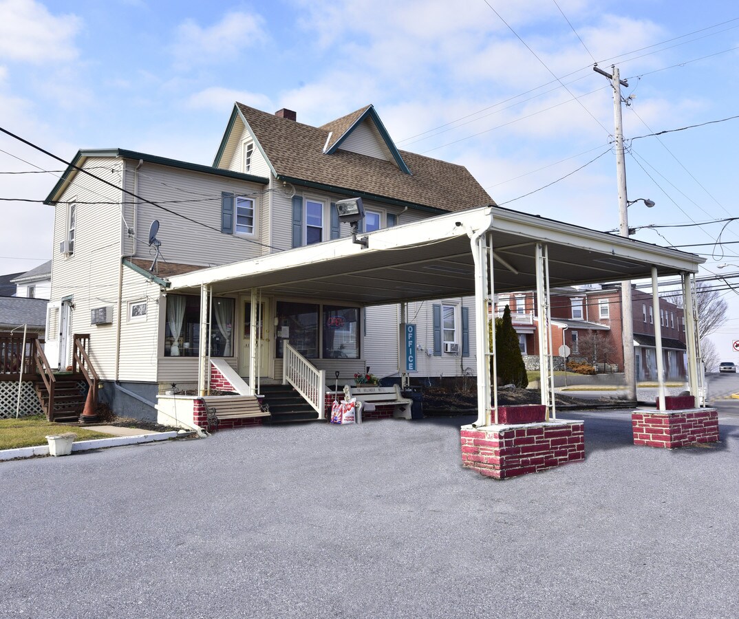 320 E Main St, New Holland, PA 17557