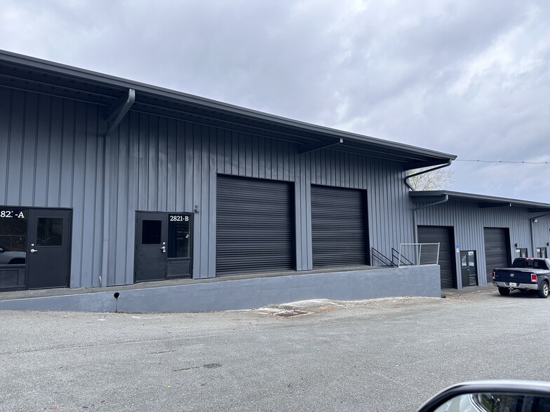 2819 Industrial Plaza Dr, Tallahassee, FL for lease - Building Photo - Image 3 of 8