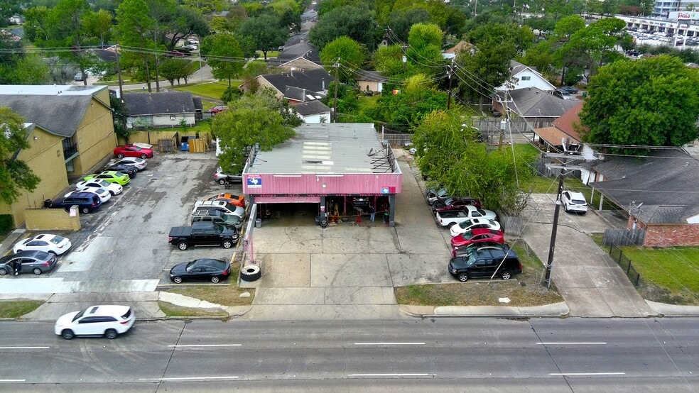 7004 S Gessner Rd, Houston, TX for sale - Building Photo - Image 2 of 5