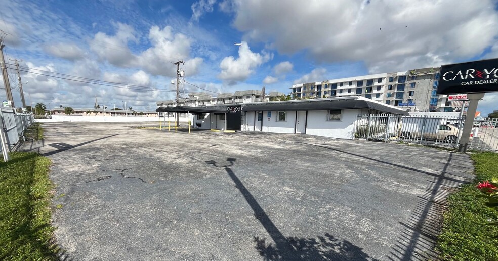 4385 NW 7th St, Miami, FL for lease - Building Photo - Image 2 of 16