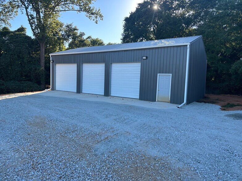 530 S Fish Trap Rd, Greenville, SC 29611