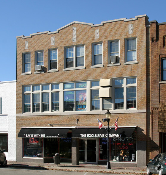 144 N Main St, West Bend, WI for sale - Primary Photo - Image 1 of 1